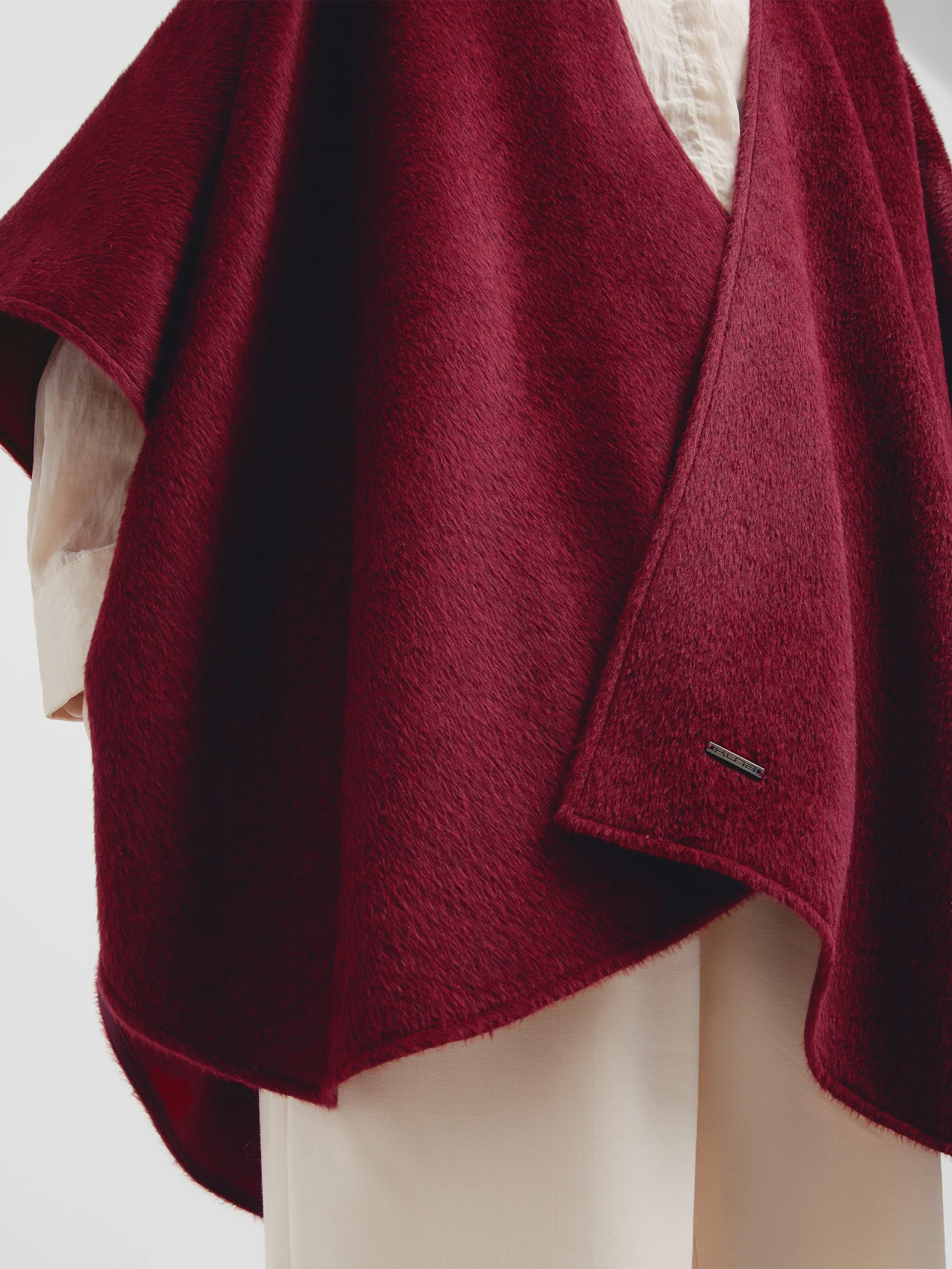 Agil  Baby Alpaca Suri Color Cherry - Image 5