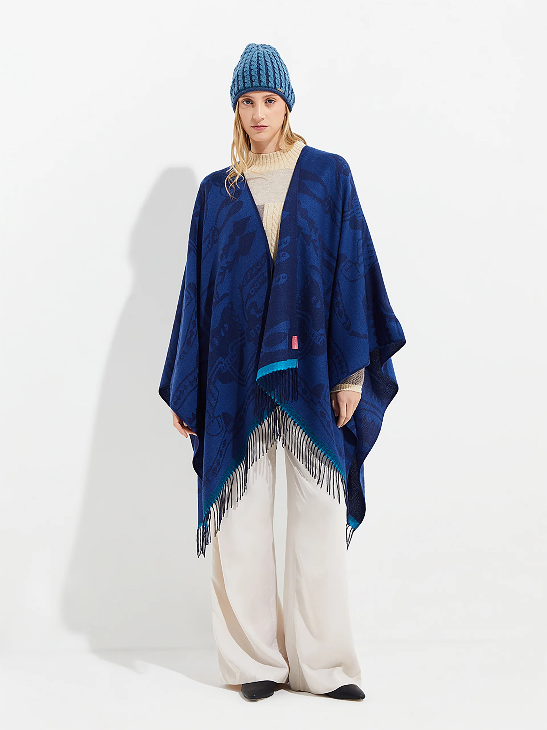 Nazca - 45 Cape Royal Alpaca Color Blue - Image 10