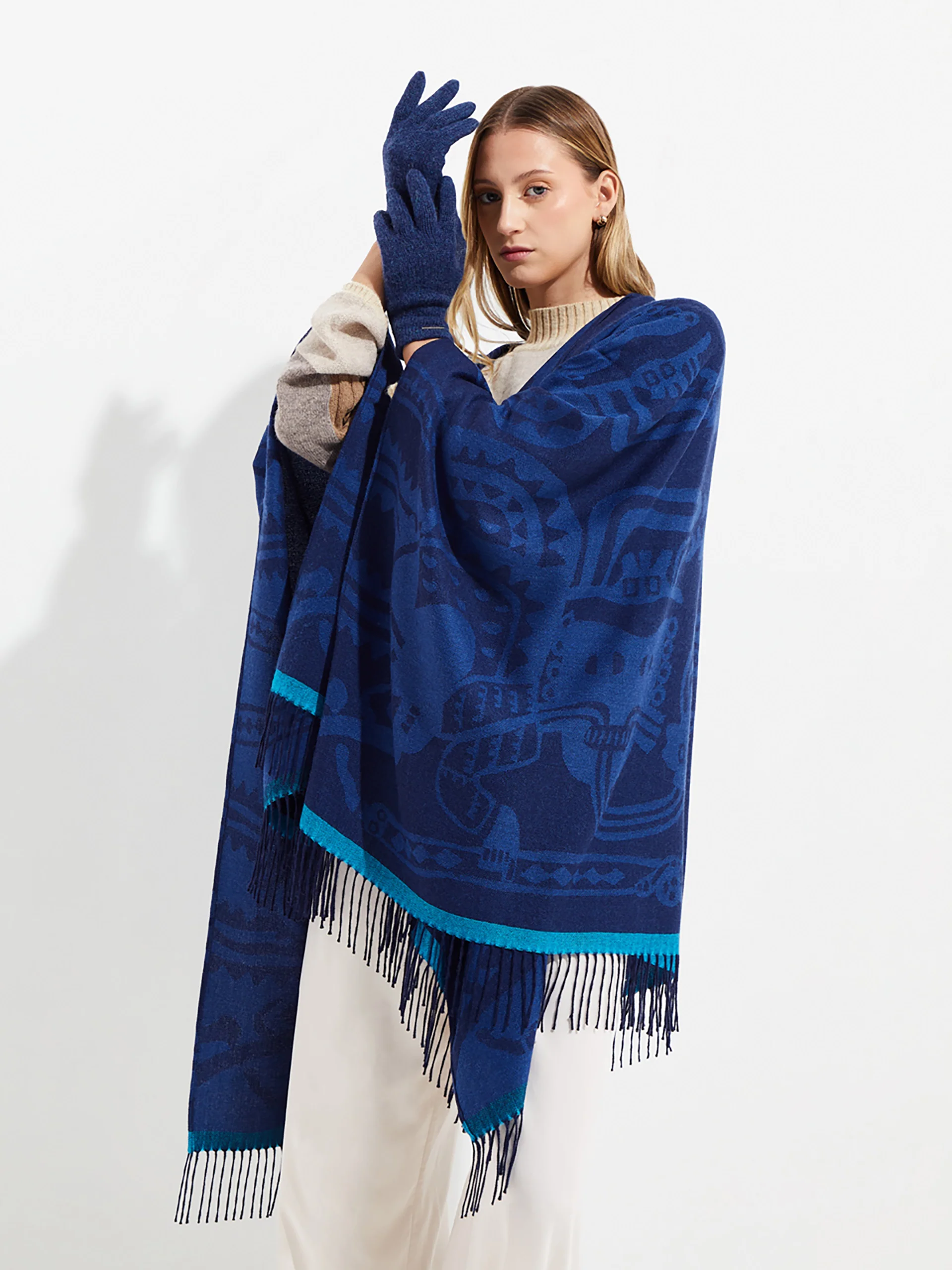 Nazca - 45 Cape Royal Alpaca Color Blue - Image 3