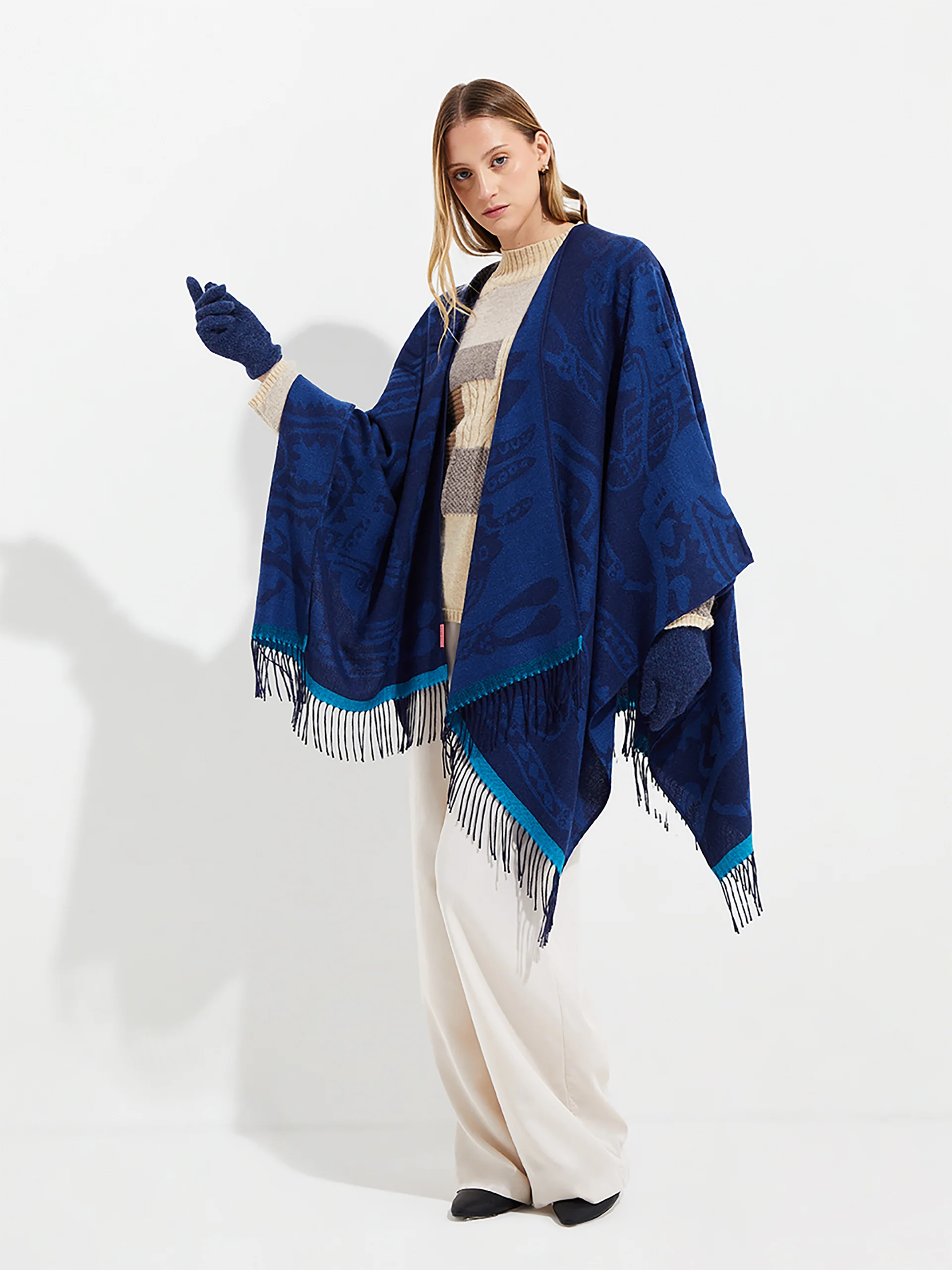 Nazca - 45 Cape Royal Alpaca Color Blue - Image 5
