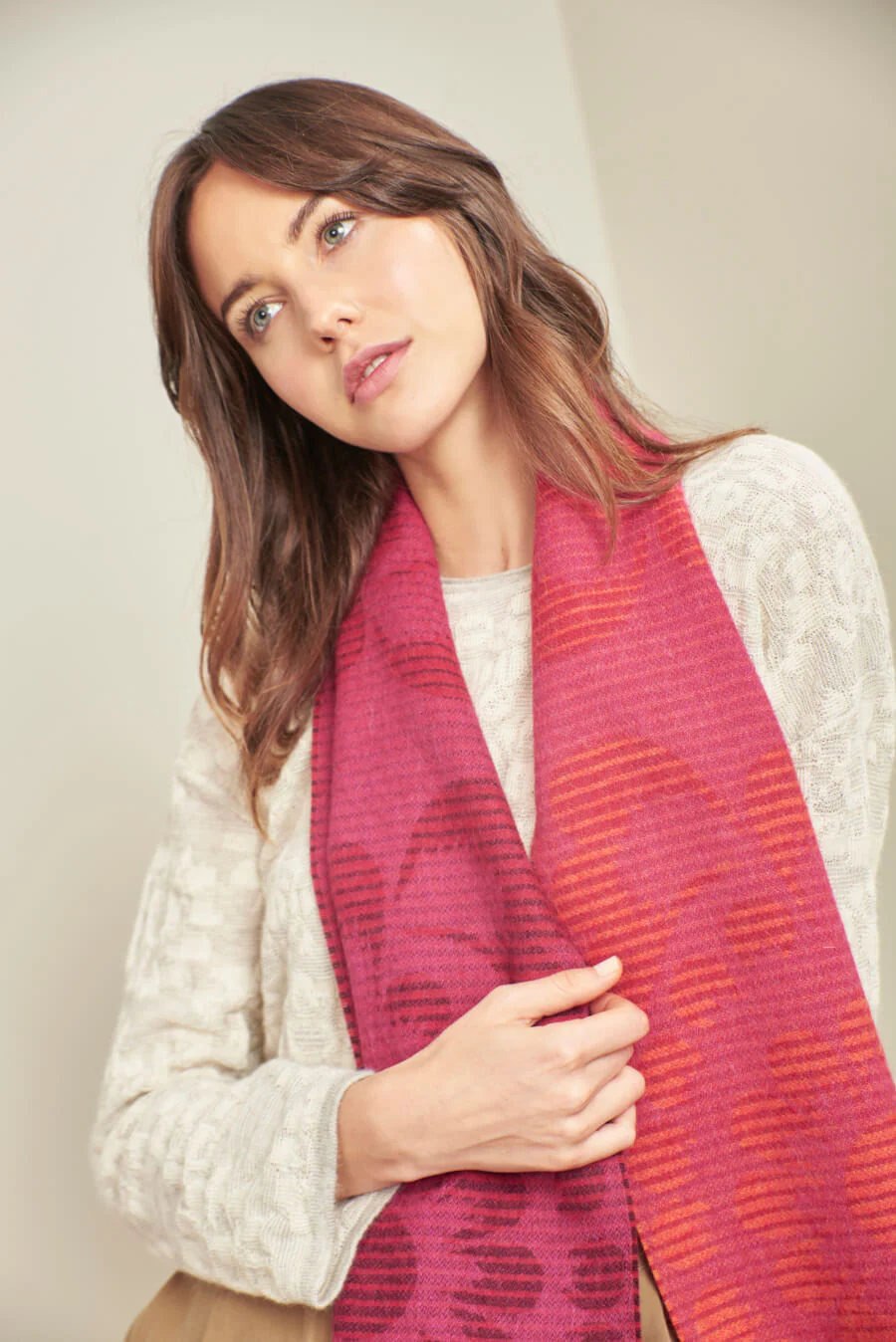 Unfold Scarf Baby Alpaca Color Fucsia - Image 2