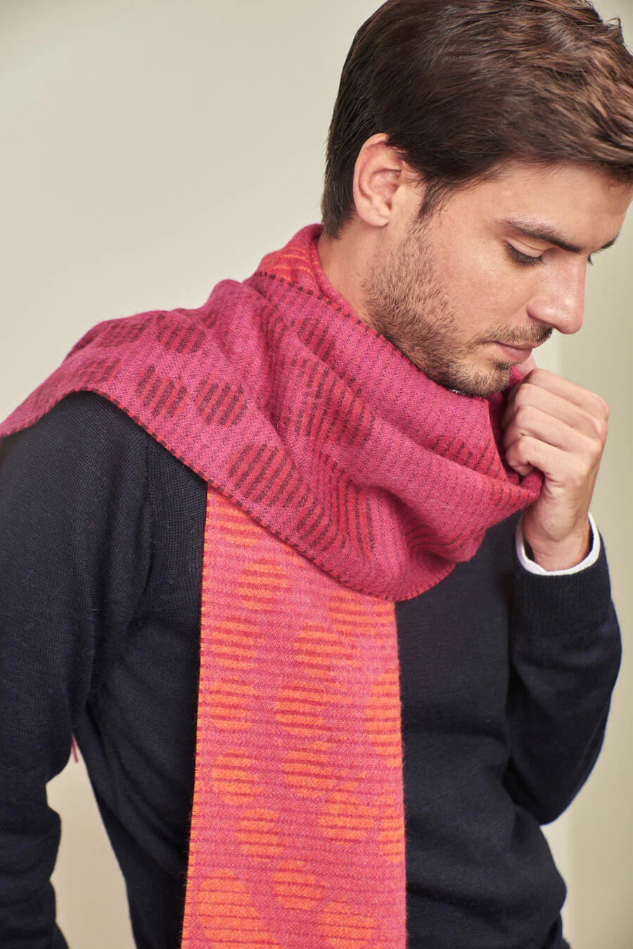Unfold Scarf Baby Alpaca Color Fucsia - Image 3