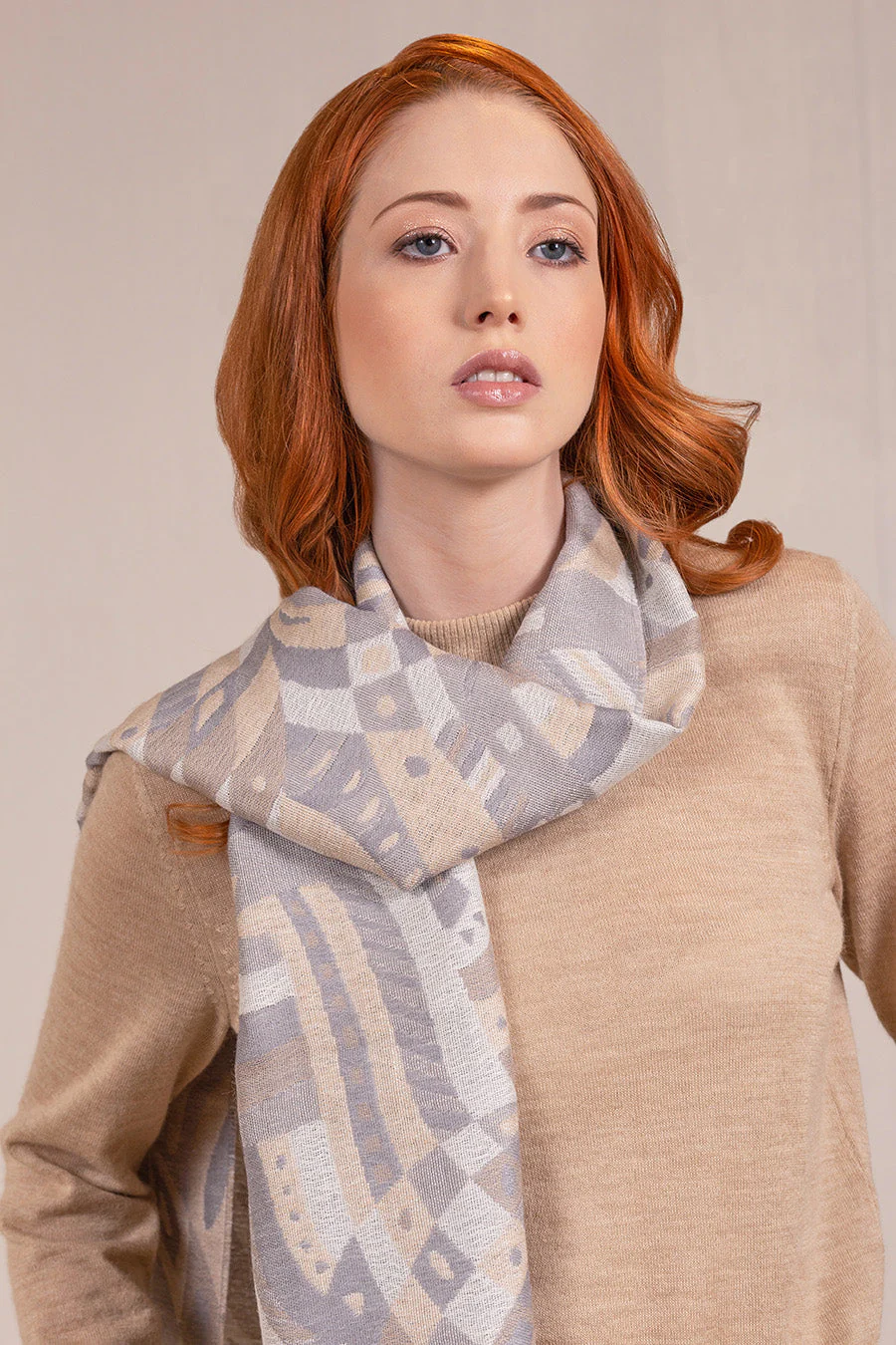 Vaccarella Scarf Baby Alpaca Color Grey - Image 4