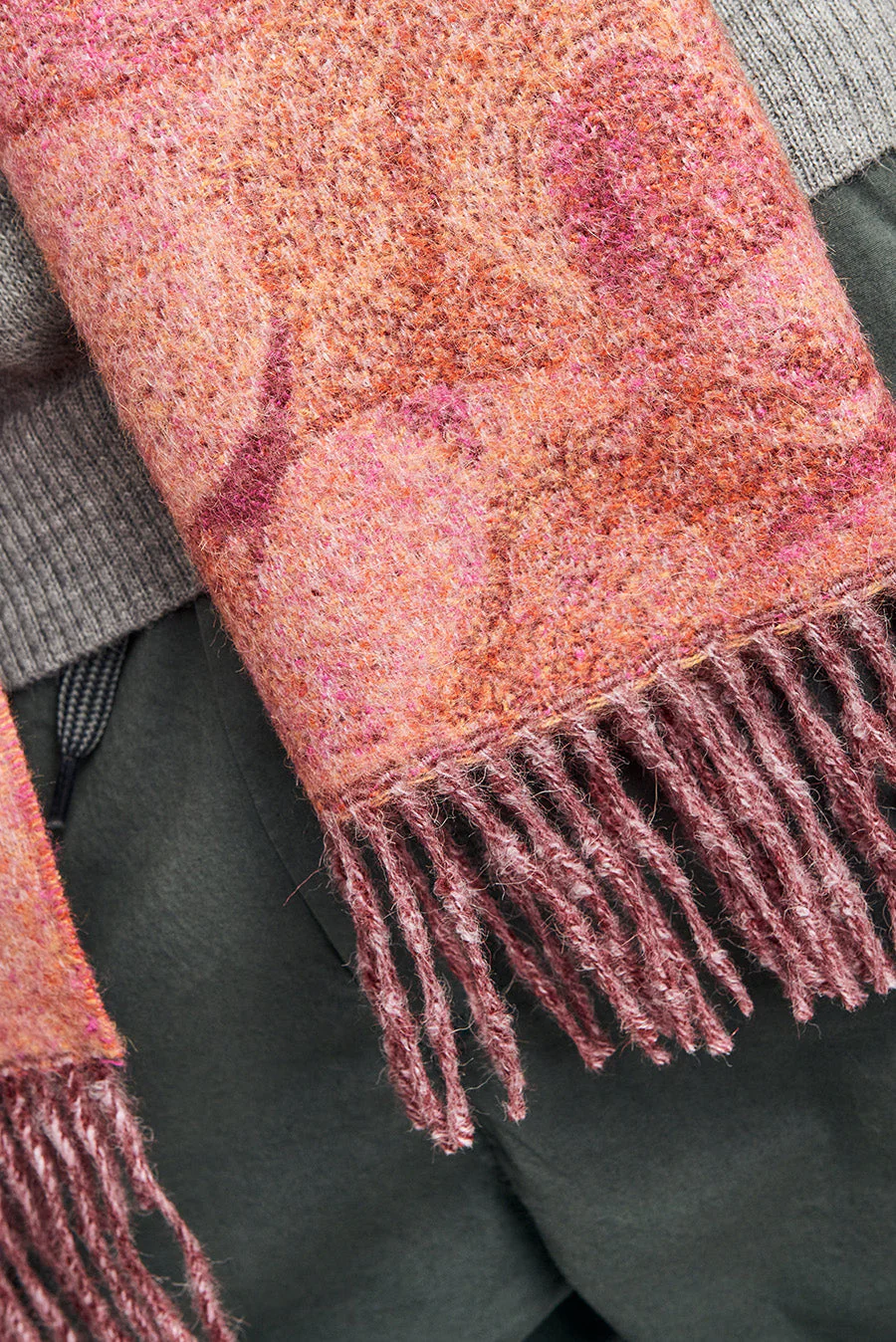 Willing Scarf Baby Alpaca Color Guinda - Image 5