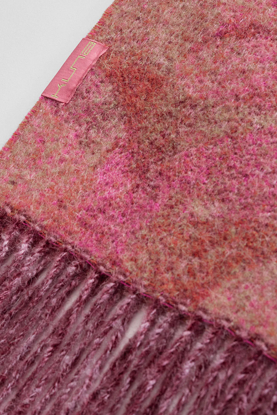 Willing Scarf Baby Alpaca Color Guinda - Image 6