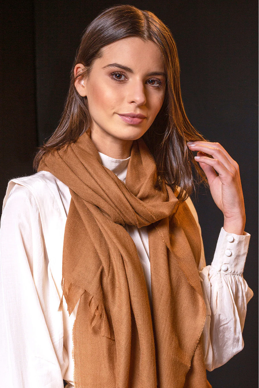 Bussigny Shawl Vicuña Color Camel - Image 5