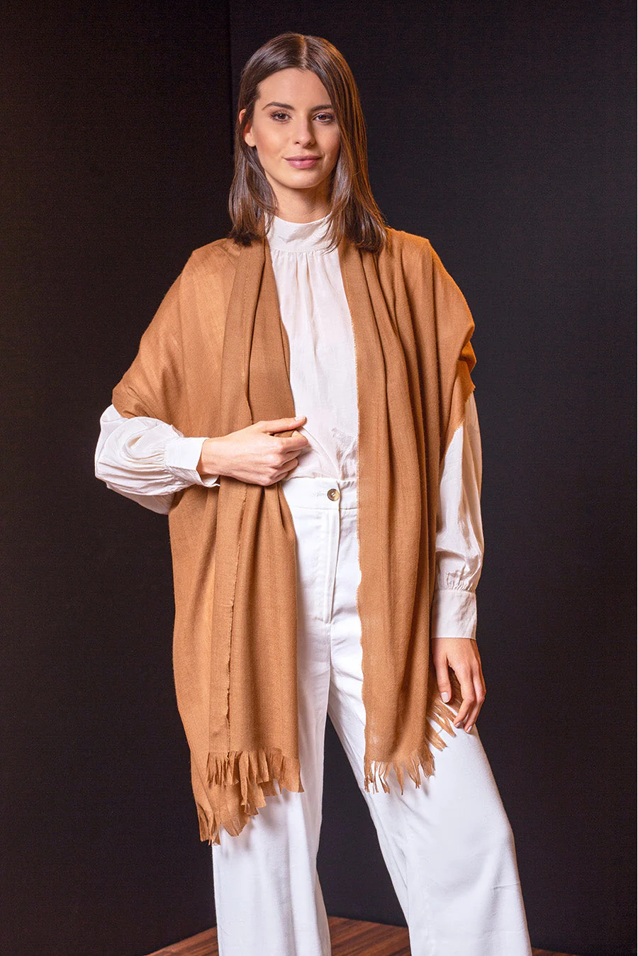 Bussigny Shawl Vicuña Color Camel - Image 6