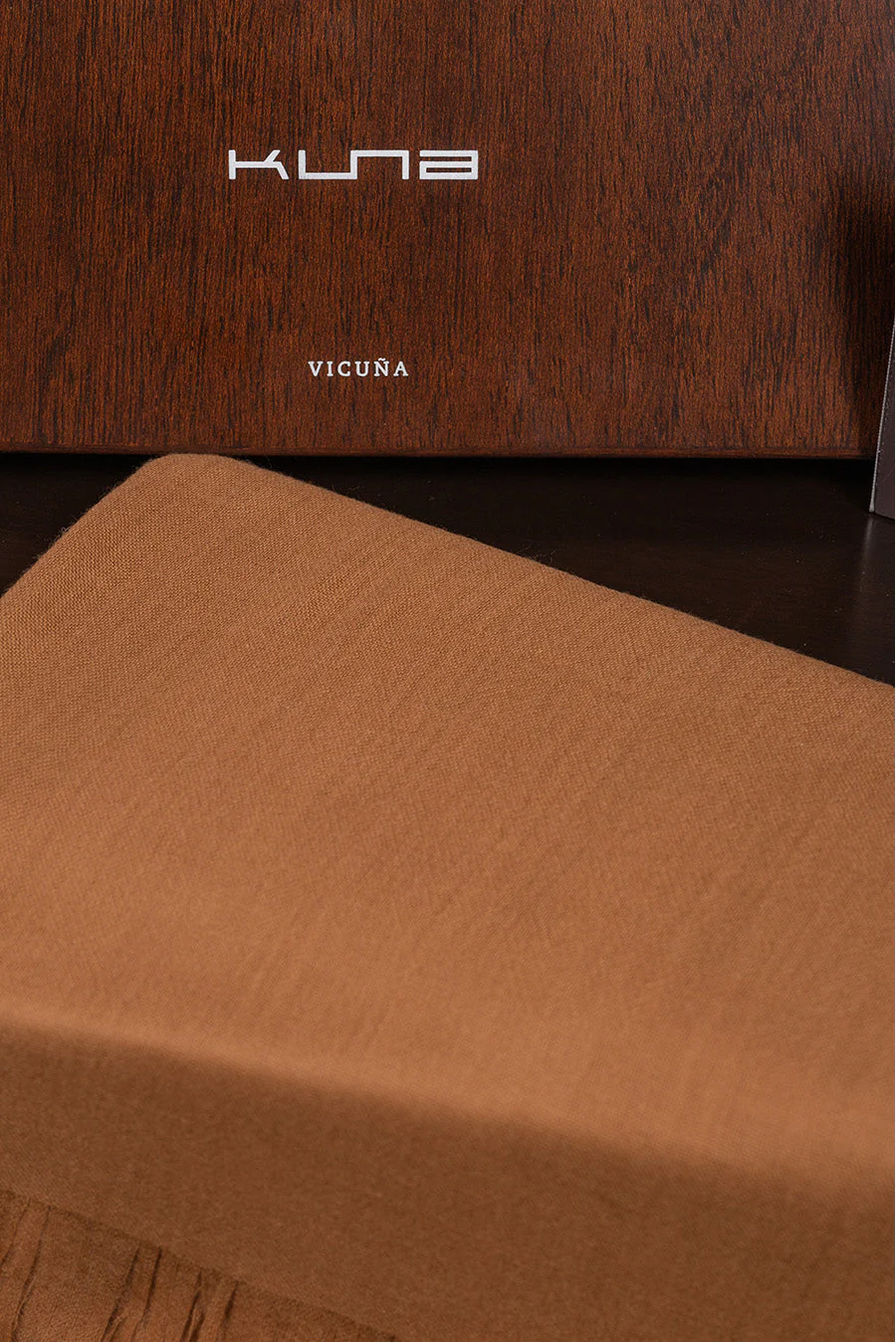 Bussigny Shawl Vicuña Color Camel - Image 8