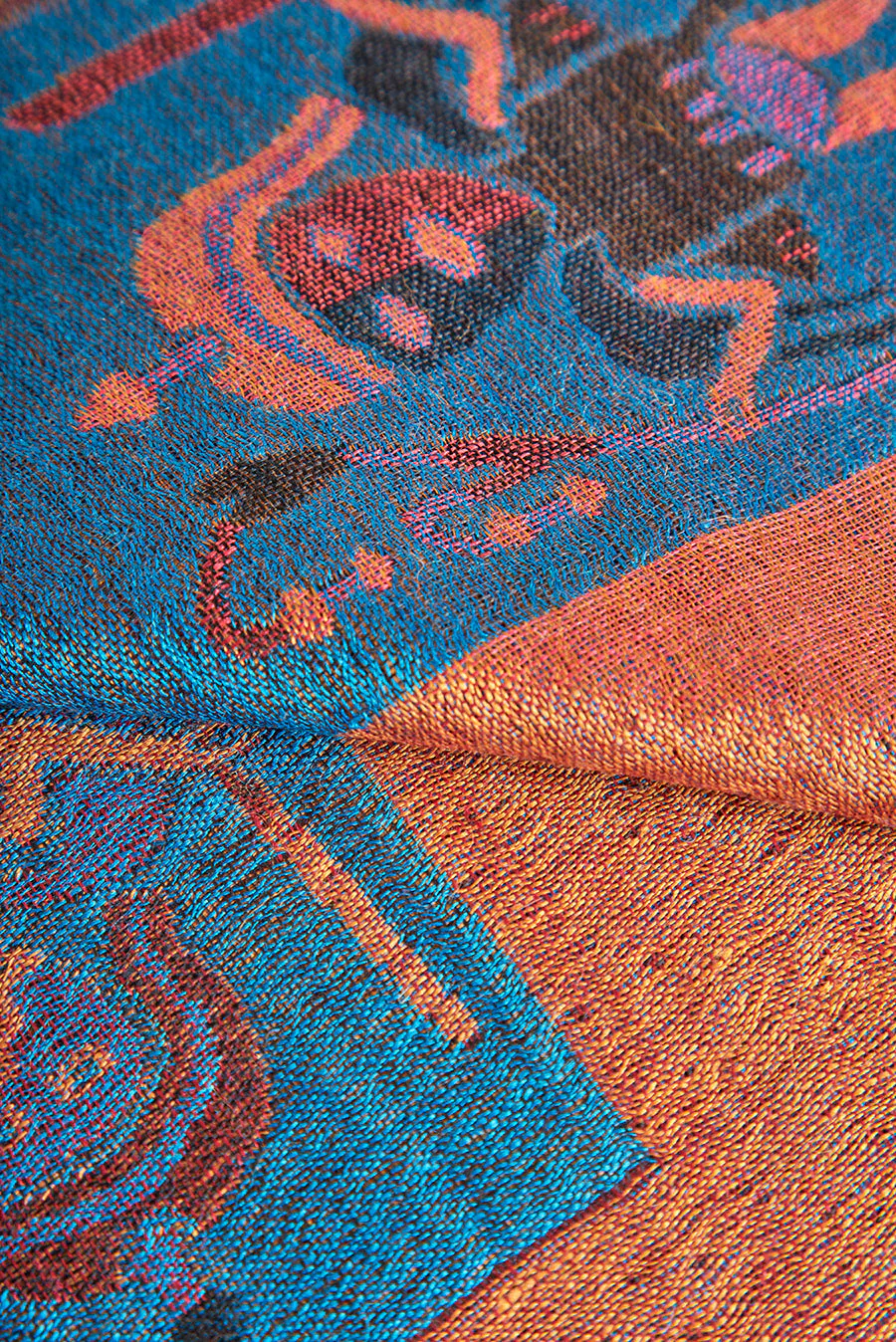 Nazca - 29 Shawl Royal Alpaca & Silk Color Black - Image 6