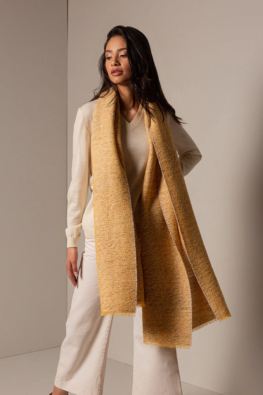 Ublong Shawl Baby Alpaca Color Amarillo