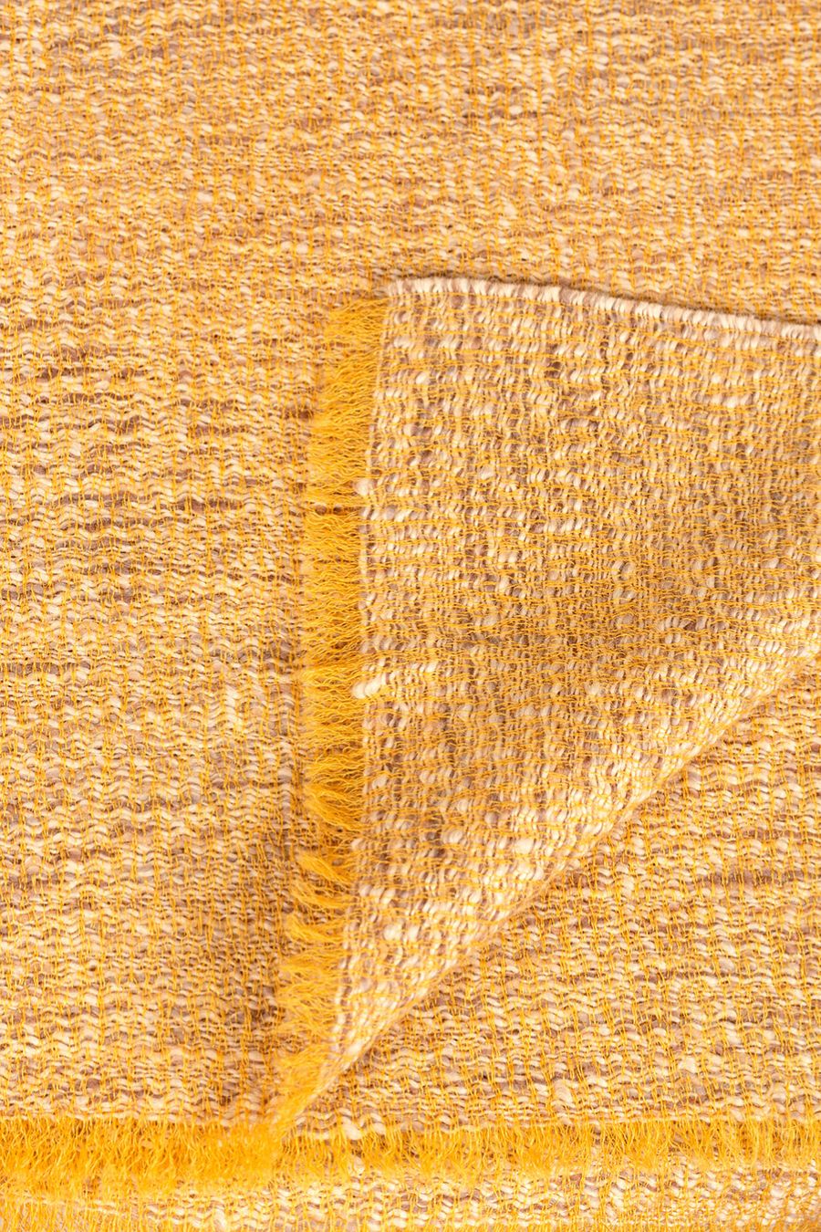 Ublong Shawl Baby Alpaca Color Amarillo - Image 4
