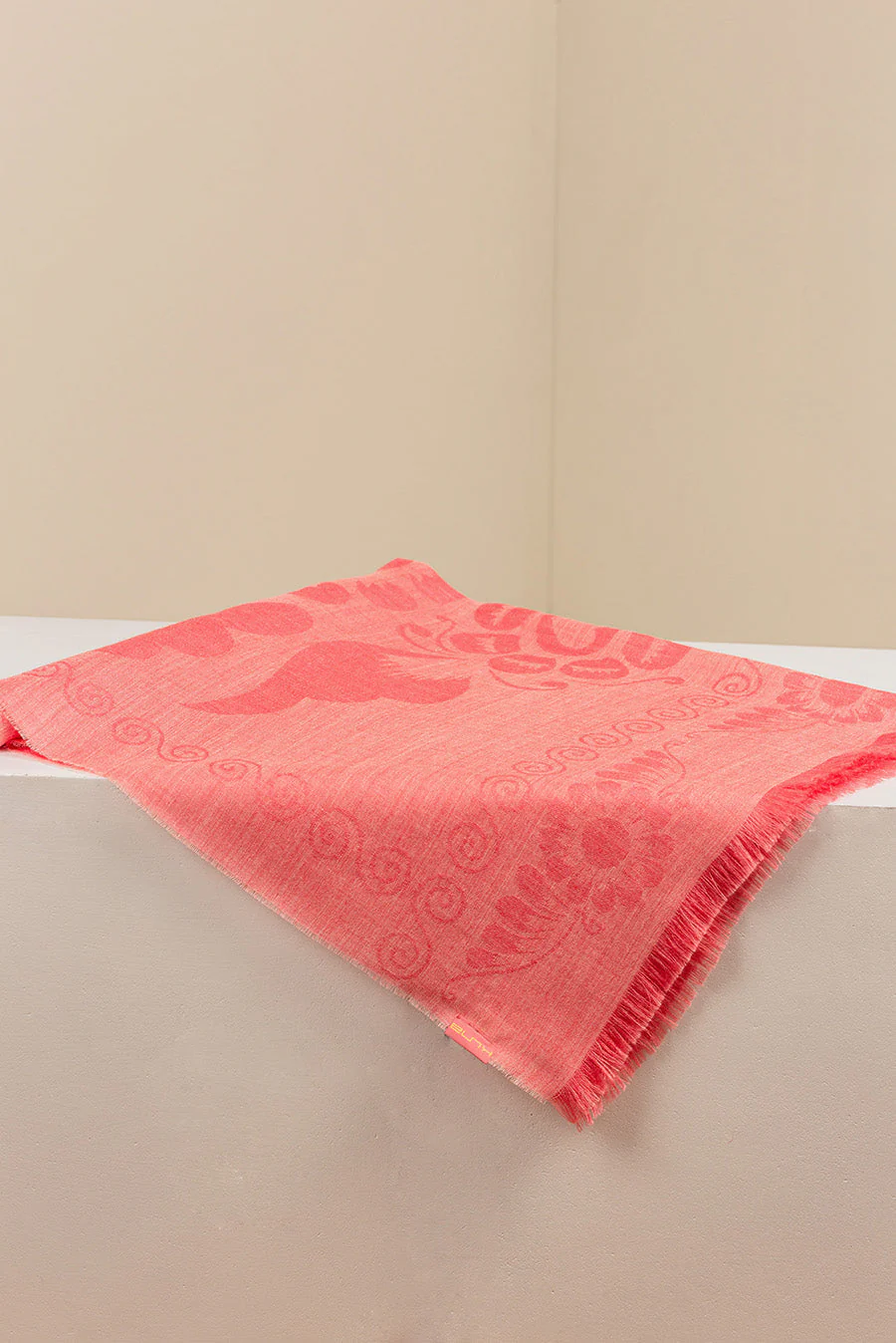 Unwrap Shawl Baby Alpaca Color Fucsia - Image 3