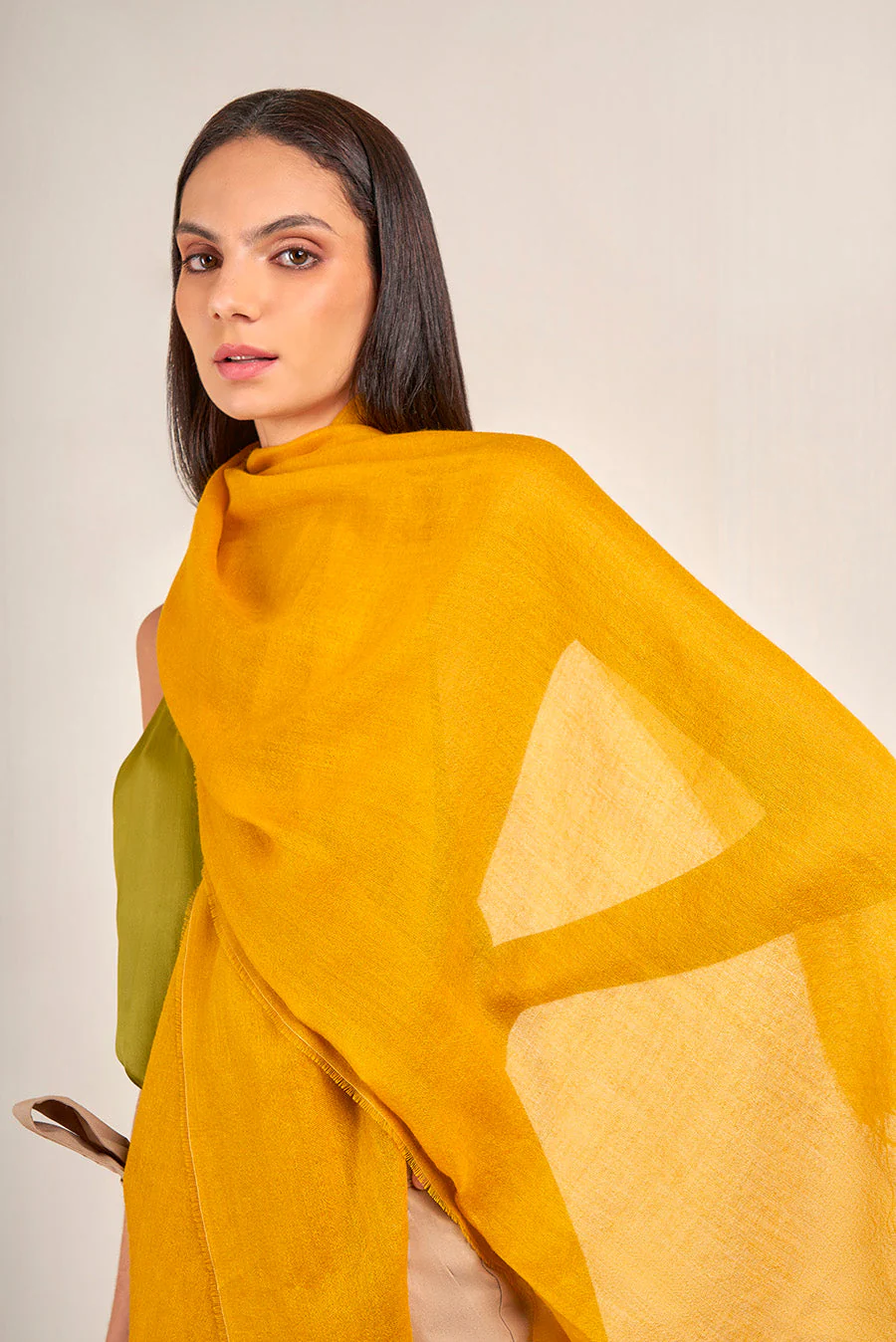 Vercorin Shawl Baby Alpaca Color Amarillo - Image 3