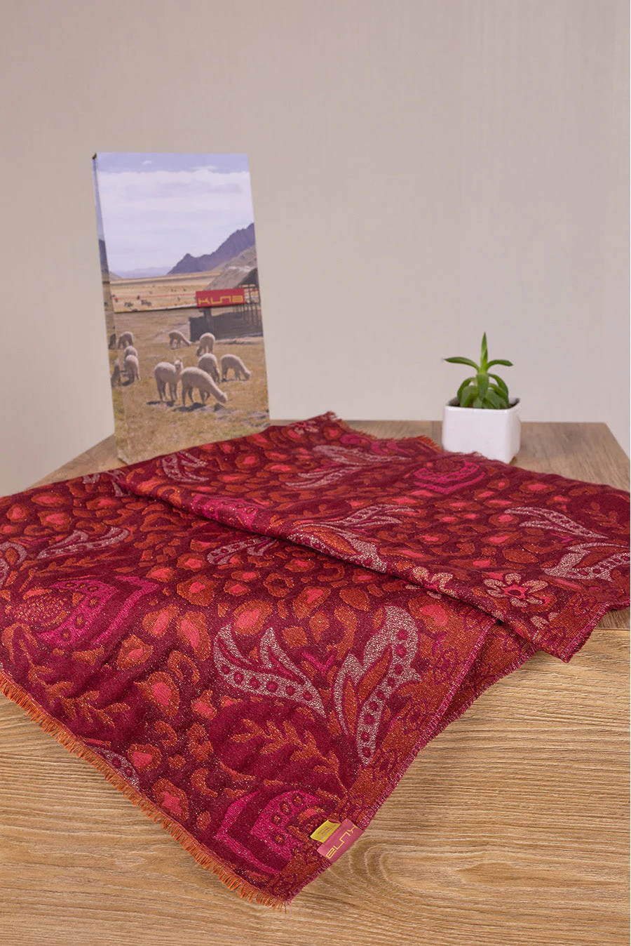 Verdino Shawl Baby Alpaca Color Red - Image 3