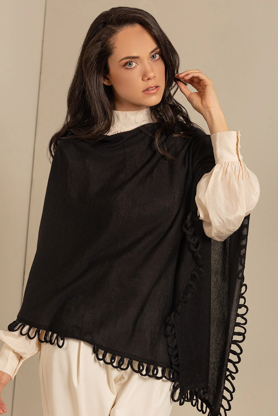 Bruma Poncho Alpaca 16 Color Black