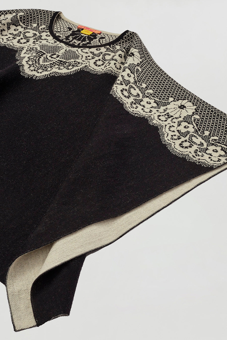 Wendy Poncho Baby Alpaca Color B&W - Image 2