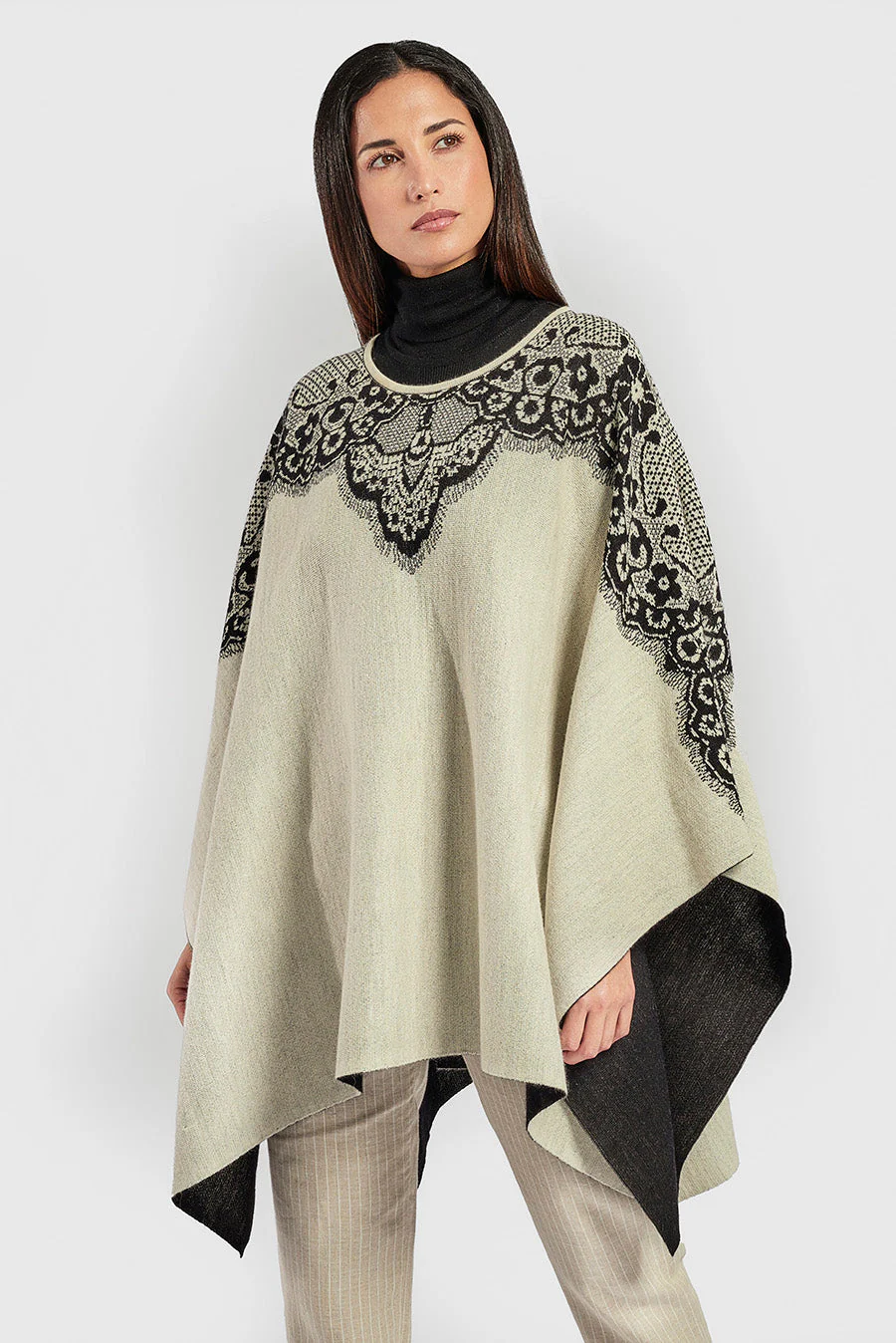 Wendy Poncho Baby Alpaca Color B&W - Image 3