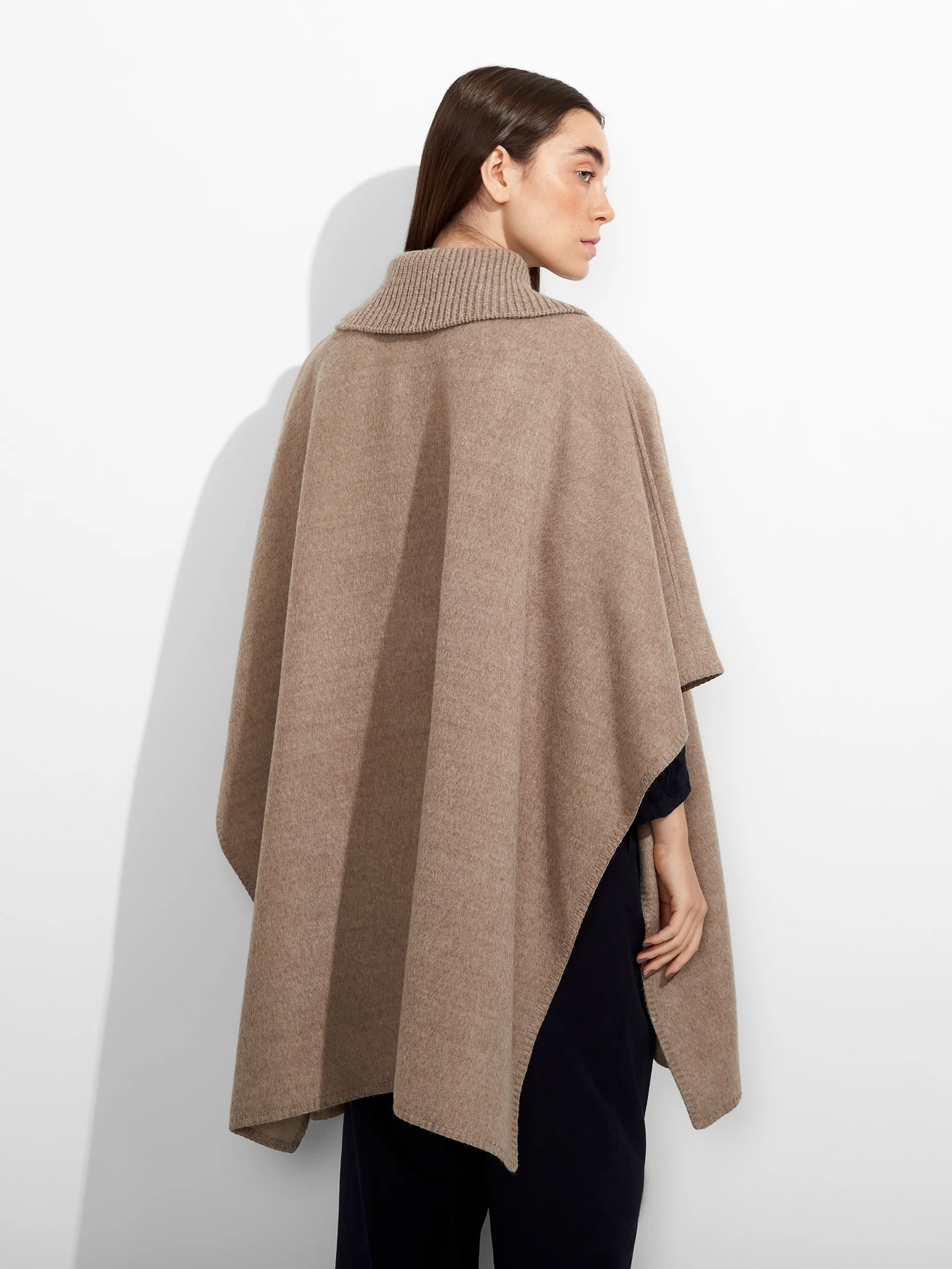 Zendaya Cape Baby Alpaca Color Brown - Image 3