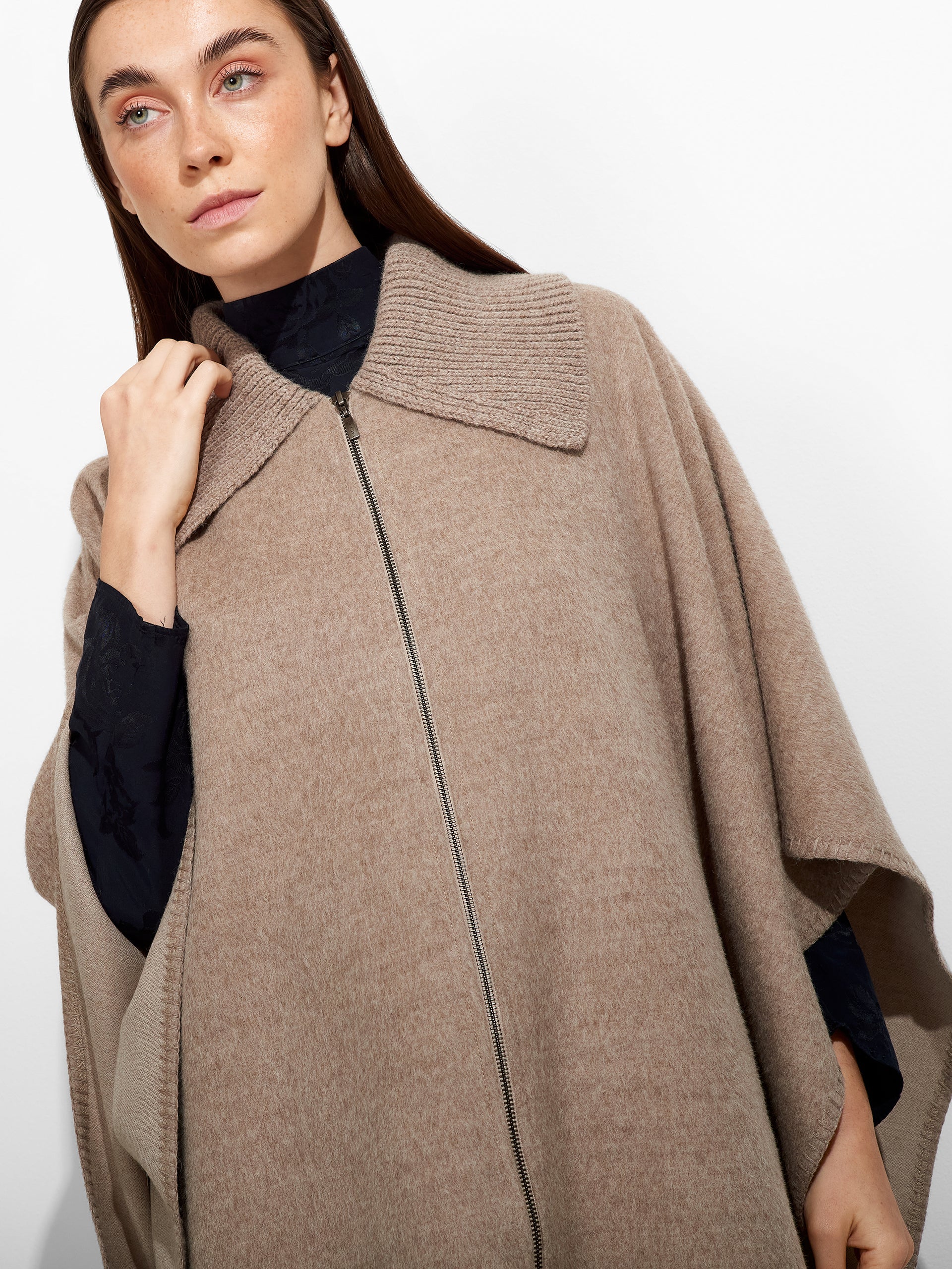 Zendaya Cape Baby Alpaca Color Brown - Image 5